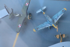 Imagen de avión maqueta pecera