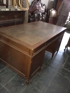 Antiguo Escritorio Doble Cajones Con Tapa De Cuero Sano** - comprar online
