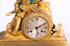 Antiguo Reloj De Bronce Y Petit Bronce. en internet