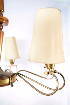 Antigua Araña De Bronce Pulido Con Madera Y Pantallas - tienda online