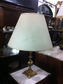 Antiguo Velador De Bronce Con Pantalla - comprar online