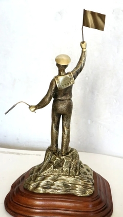 Figura Marinero Bronce Base Madera - comprar online
