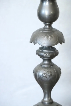 Par Candelabros Metal Porta Vela Ilumina - comprar online
