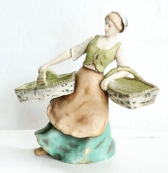Figura Mujer Faiance Canastas