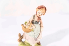 Muñeca De Porcelana De Niña Con Canasta Antigüedad - comprar online