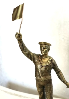 Figura Marinero Bronce Base Madera - La Rueda
