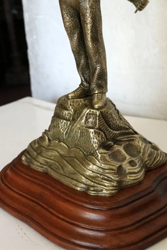 Figura Marinero Bronce Base Madera - tienda online