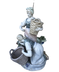 Escultura/figura porcelana -Antig La Rueda _ L R