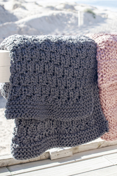 THROW TEJIDO A MANO GRIS OSCURO - comprar online