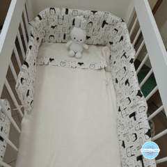OFERTA Juego de acolchado y chichonera cuna /Gabardina estampada - comprar online