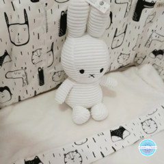 OFERTA Juego de acolchado y chichonera cuna /Gabardina estampada - eydebebes