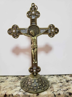 Crucifixo com pedestal Medalha de São Bento ouro velho