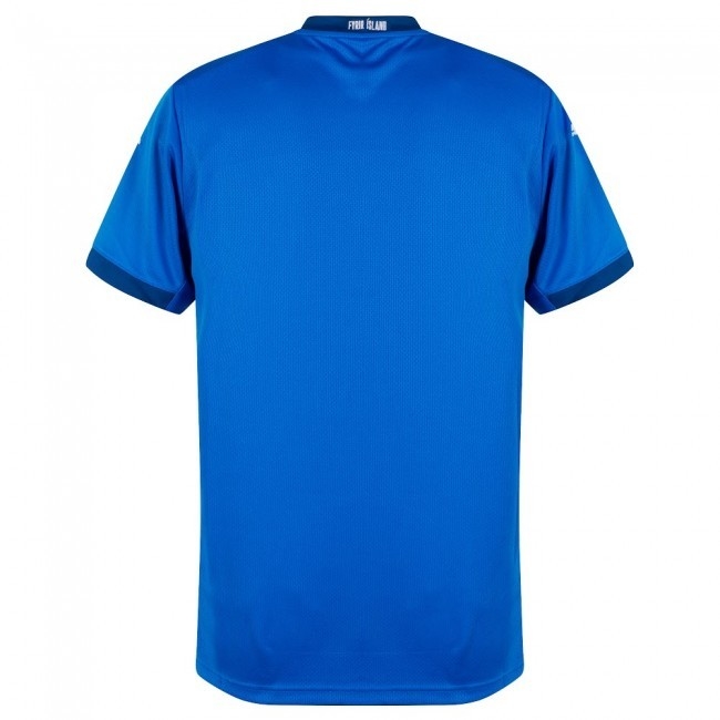 camisa puma islandia