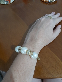 bracelete dourado três perolas - comprar online