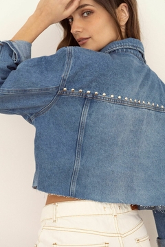 CAMPERA CROPPED CON TACHAS - ART 055-17 - Lavora
