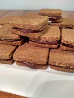 Alfajores de maní y chocolate