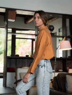 Camisa Clásica Ocre en internet
