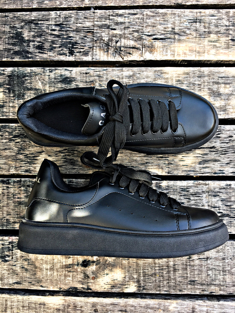 mcqueen total black