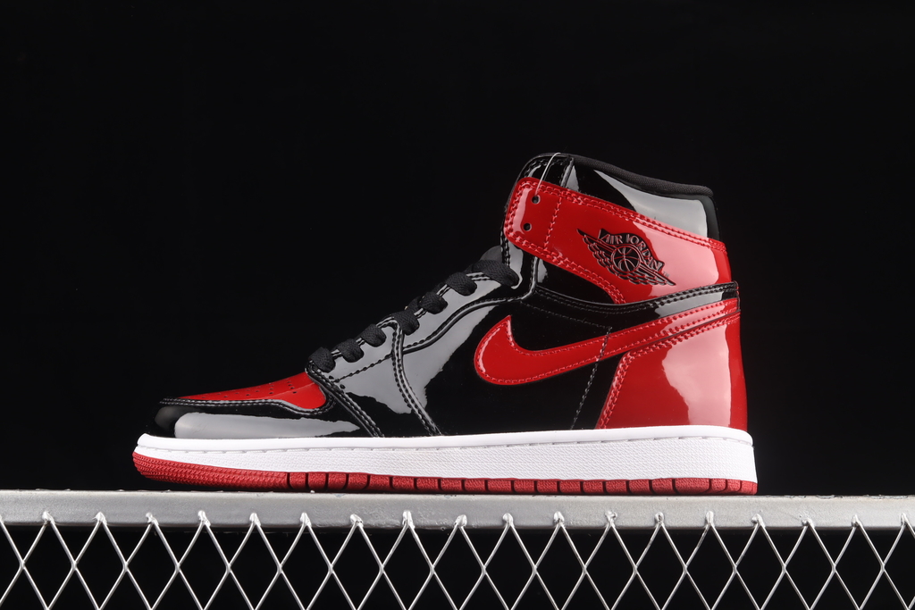 Hundimiento viudo travesura Nike Air Jordan 1 Retro High OG 'Patent Bred'