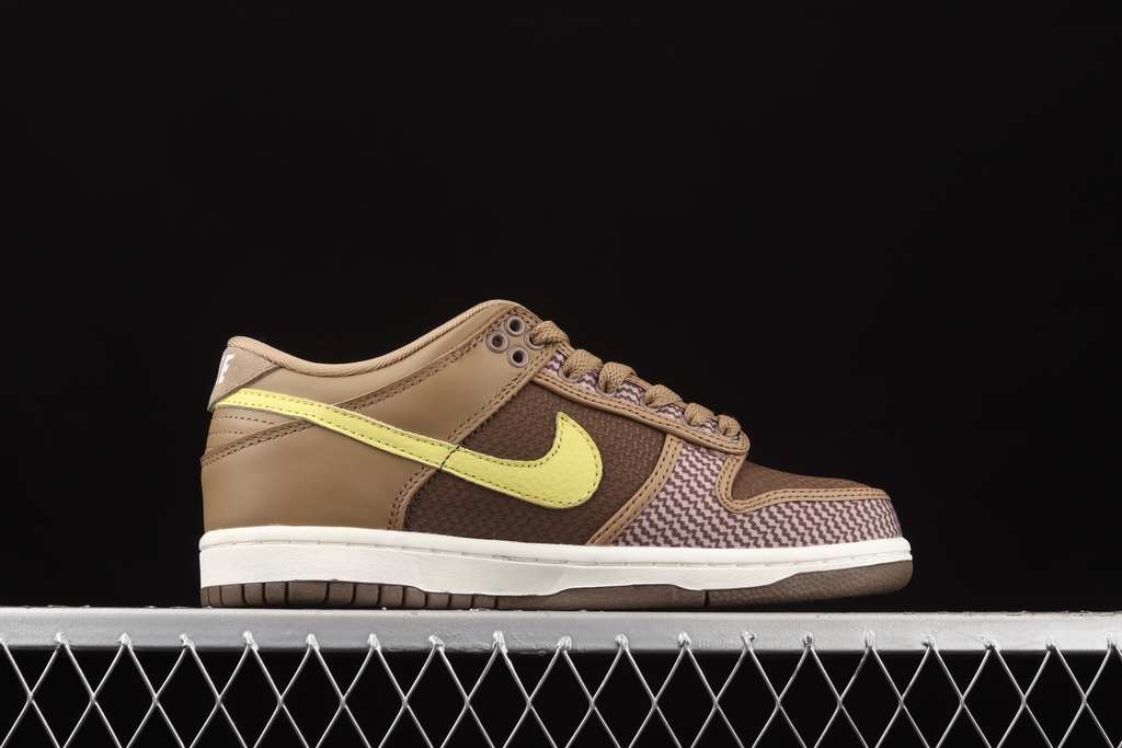 Nike Undefeated x Dunk Low SP 'Canteen' Fire Store