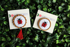 Pin bordado Mariquita