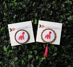 Pin bordado dinosaurio Rosa