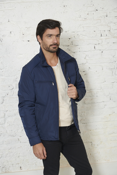 Campera de tela memory con cuello tipo camisero
