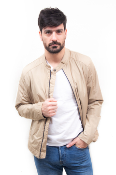 CAMPERA CON CIERRE A CONTRATONO - comprar online