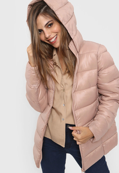 Campera inflada con capucha en internet