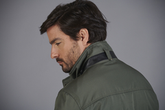 Campera larga con detalles simil cuero en internet