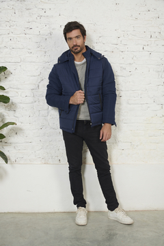 Campera inflada en dos telas combinadas con capucha desmontable en internet