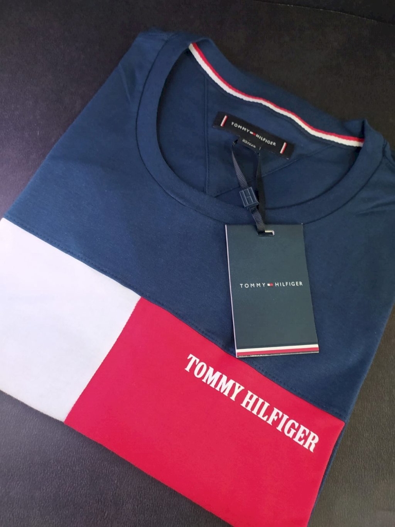 Camiseta Tommy Hilfiger Logo Preta - Compre Agora