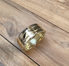 Par Aliança de Ouro Com Diamantes em 2 Linhas - W.SEIGNEUR Exclusividade e amor em cada detalhe