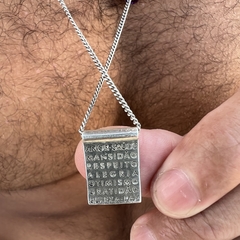 Cordão e Medalha Vitória em Prata - W.SEIGNEUR Exclusividade e amor em cada detalhe