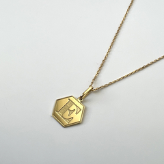 Cordão Colmeia Medalha Letra E em Ouro - loja online