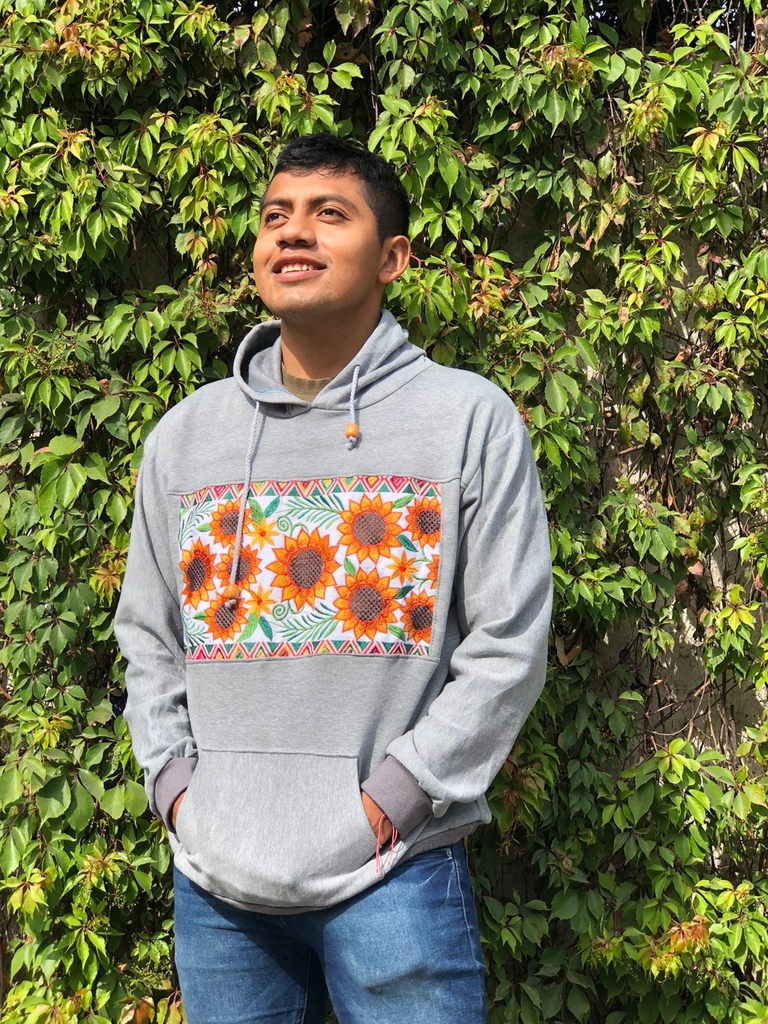 Sudadera Flores - en Ropa Artesanal