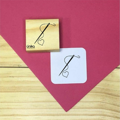 CARIMBO AGULHA E CORAÇÃO 2,5X2,5 CM A59