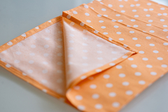 Guardanapo tecido tricoline 100 % algodão com estampa fundo laranja com poá branco na internet