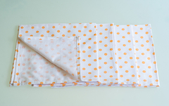 Guardanapo tecido tricoline 100% algodão com estampa branca com poá laranja
