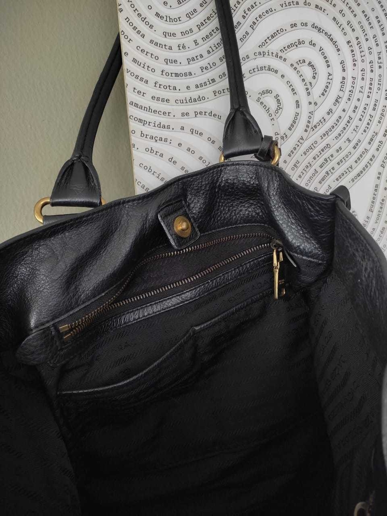 prada bolsa strap black