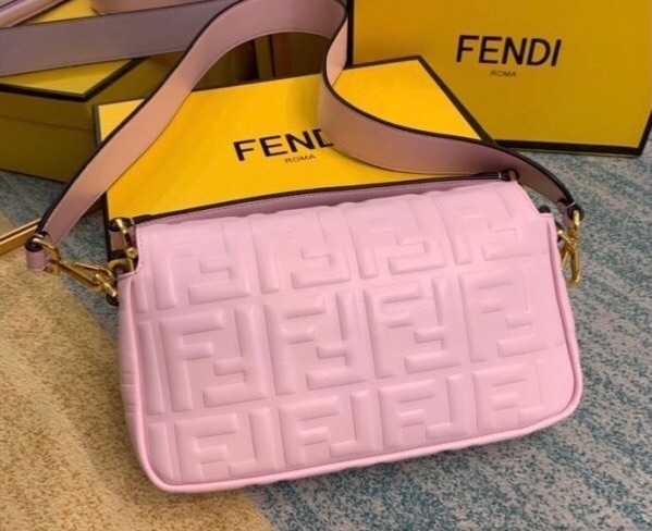 fendi pouch bolsa