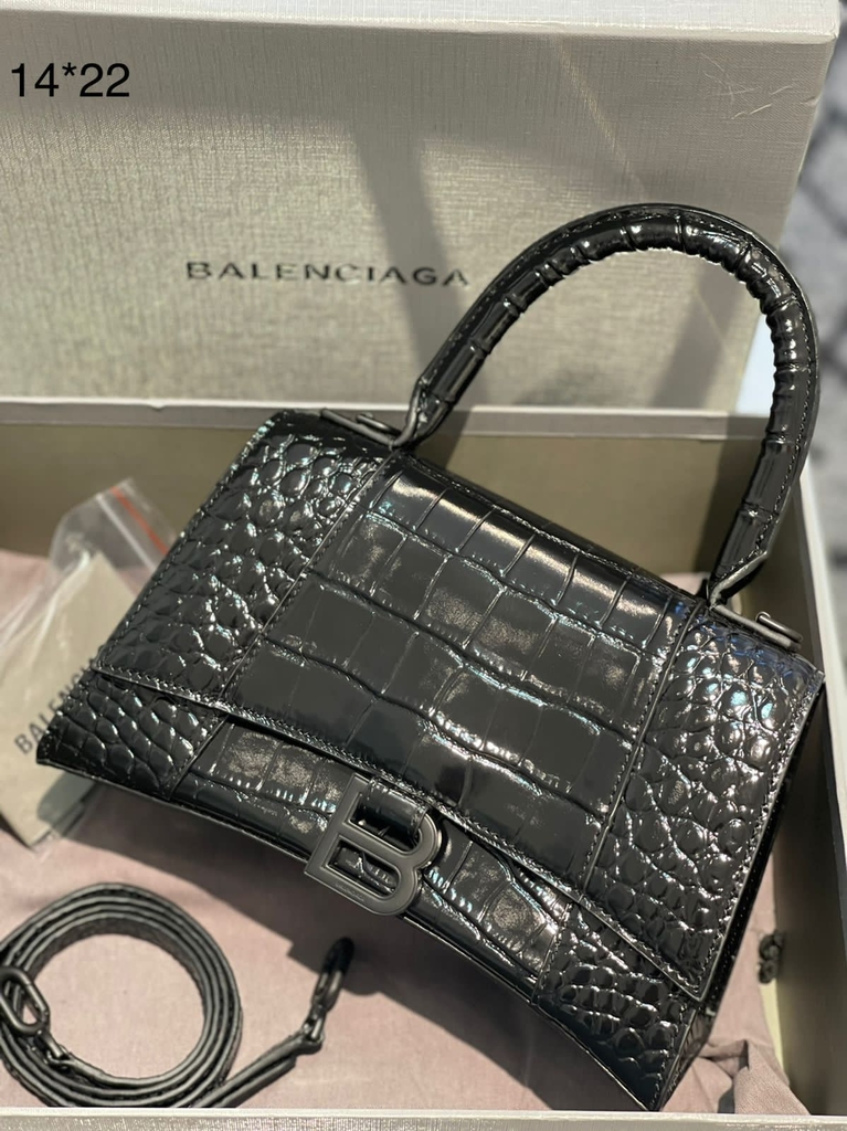 balenciaga black on black bolsa