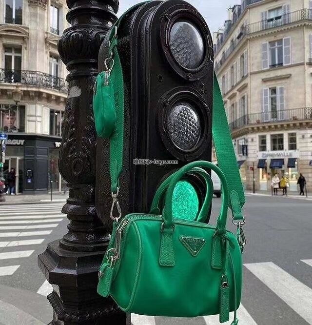 prada light green bolsa