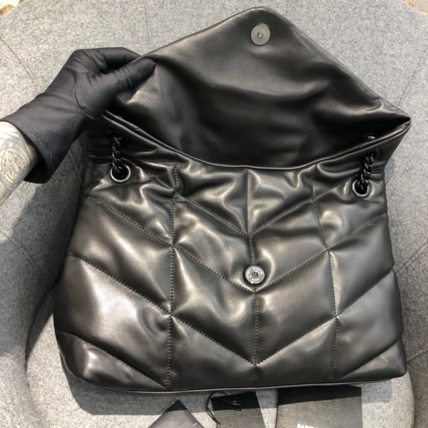 black puffer bolsa