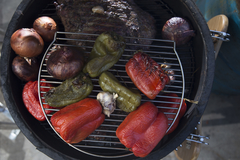 Imagen de GRAN ASADOR CRIOLLO- KAMADO ARGENTINO (IDEAL 22 PERSONAS)