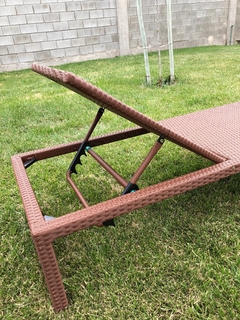 REPOSERA RATTAN DE PVC SINTÉTICO CON PATAS FIJAS en internet