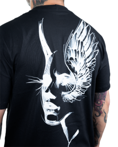 Camiseta Preta Asas - Feliphe Veiga na internet