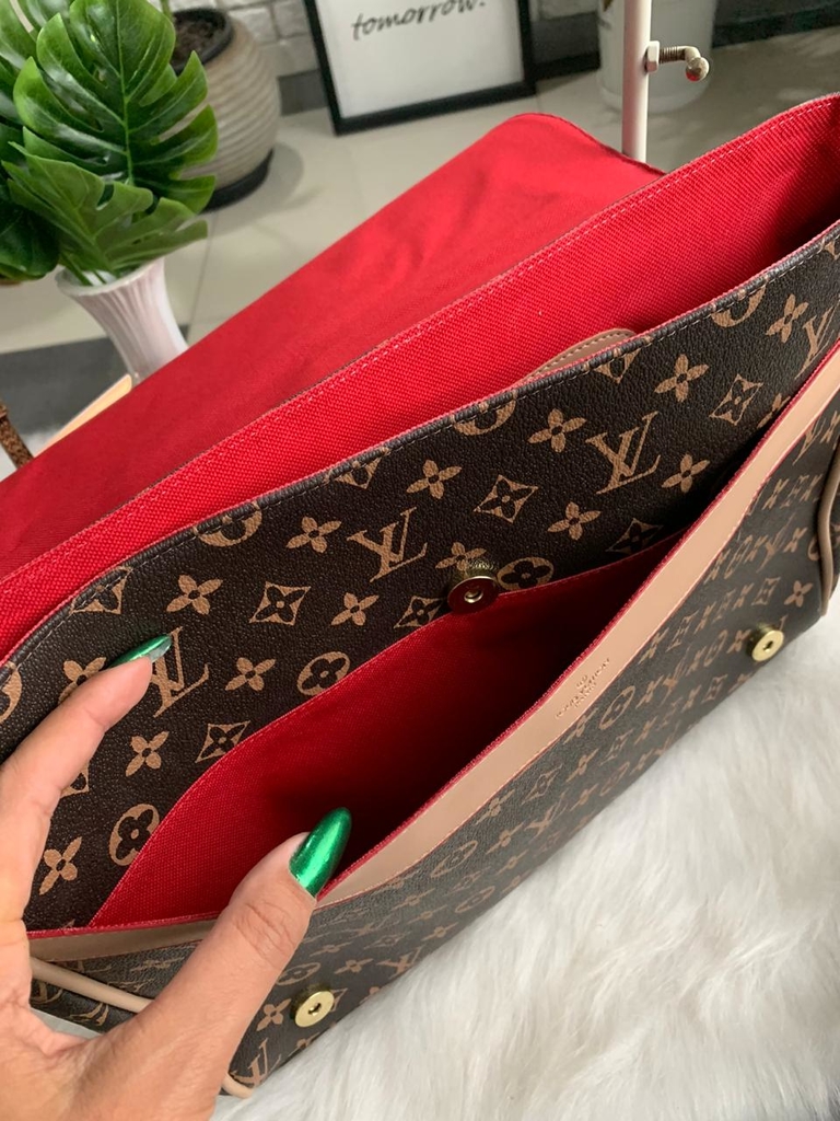 lv bolsa with red lining