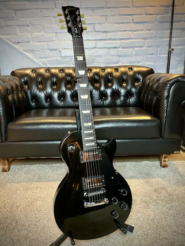 Gibson Les Paul Studio Chrome 2010 Ebony.