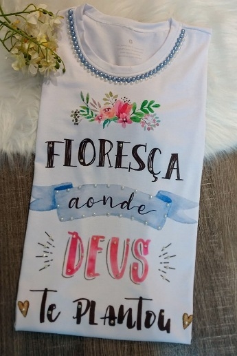 t shirt com aplicação